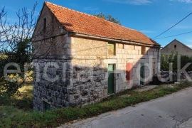 Imotski kamena kuća 165 m2 na parceli od 1248 m2, Imotski, Ev