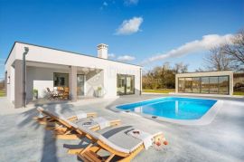 Moderna kuća sa bazenom, okružena zelenilom!, Labin, Famiglia