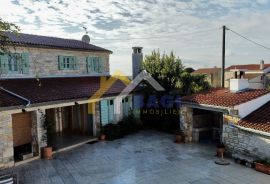 Prilika za investiciju! - 2 kuće u Istarskom stilu, Kanfanar, Famiglia