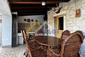 Prilika za investiciju! - 2 kuće u Istarskom stilu, Kanfanar, Famiglia