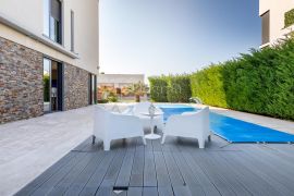 Luksuzna villa sa bazenom, 100 metara od mora!, Fažana, Haus