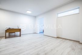 Zagreb, Prečko, stambena zgrada s 3 stana, ukupni NKP 284 m2, Zagreb, Haus