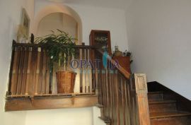 OPATIJA - Kompletna opatijska villa, odlična prilika za investiciju, Opatija, Kuća