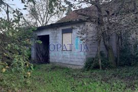 Konjščina okolica manja kuća s garažom i dvorištem 1000 m2, Konjščina, بيت