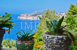 EKSKLUZIVNO! Tradicionalna kamena kuća na prestižnoj lokaciji s pogledom na Stari grad, more, otok Lokrum - Dubrovnik, Dubrovnik, House