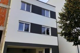 Trosoban stan s natkrivenim parkingom - Donji grad (Osijek), Osijek, Appartamento