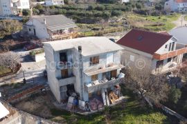 Solin Mravince kuća sa pogledom na more i Split 261,50 m2, Solin - Okolica, Kuća
