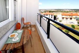 PRILIKA! Stan s terasom i prekrasnim pogledom na Vidikovcu, Pula, Appartamento