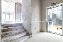 Zagreb, Mlinovi, vrhunski penthouse (roh-bau) NKP 205,89 m2, garaža + spremište, Zagreb, Flat