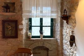 KRNICA – famozna kamena kuća samo 2 km od mora, Marčana, Σπίτι