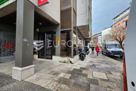 Rijeka, Centar, poslovni prostor na frekventnoj lokaciji NKP 15 m2, Rijeka, Commercial property