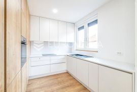 Zagreb, Mlinovi, luksuzan četverosoban stan 152 m2 u duplex kući s garažom, Zagreb, Appartamento