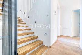 Zagreb, Mlinovi, luksuzan četverosoban stan 152 m2 u duplex kući s garažom, Zagreb, Appartamento