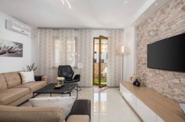 Drenova -kuća 126m2,dva stana ,kompletno adaptirana!!, Rijeka, Haus