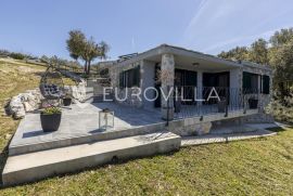 Brač, Splitska, bajkovito imanje - maslinik s kućom i projektom na parceli površine 37.000 m2., Supetar, Zemljište