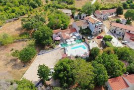 Labin, okolica, prekrasna kuća za odmor sa bazenom i jacuzzijem, Labin, Σπίτι