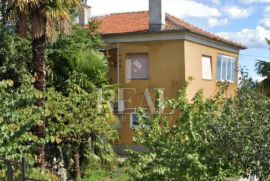 Prodaja kuće na Gornjem Zametu  P+1 164 m2 i 1250 m2 okućnice, Rijeka, Casa