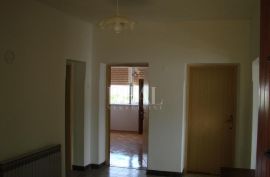 Prodaja kuće na Gornjem Zametu  P+1 164 m2 i 1250 m2 okućnice, Rijeka, Σπίτι