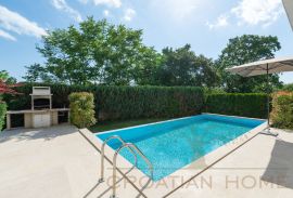 Luksuzno opremljena vila sa unutarnjim i vanjskim bazenom - rijetkost na istarskom tržištu nekretnina!, Žminj, House