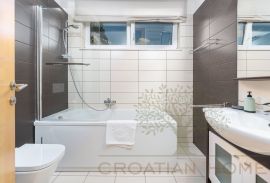 Luksuzno opremljena vila sa unutarnjim i vanjskim bazenom - rijetkost na istarskom tržištu nekretnina!, Žminj, House