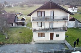 Kuća (210m2) sa dvije parcele (2100m2), Kijevo, Trnovo, Famiglia