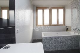 Dvosoban stan dvostrane orjentacije u centru Zenice, Zenica, Apartamento