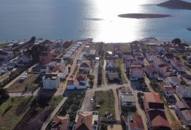 BIOGRAD, PAKOŠTANE - Zakup građevinskog zemljišta 150 m od mora, Pakoštane, Zemljište