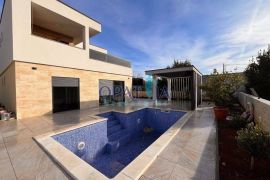 Vir kuća sa luksuznim sadržajima s bazenom, saunom, whirlpoolom, Vir, Ev