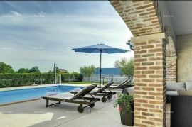 Vila Prodaja prekrasnih vila sa bazenima na atraktivnoj lokaciji, Pošesi, Medulin!, Medulin, Maison