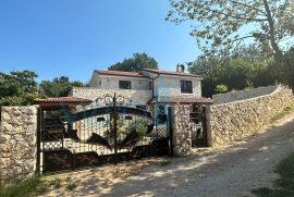 Uvala Soline, okolica, Moderna kamena vila sa bazenom, 200 m2, prodaja, Dobrinj, Famiglia