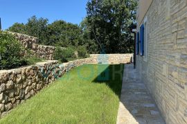 Malinska, okolica - nova kamena vila s bazenom, Malinska-Dubašnica, House