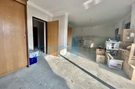 Krk, Skrpčići, Stan 3S+DB površine 94m2 na drugom katu zgrade s potkrovljem i pogledom, prodaja, Krk, Appartment