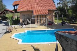 Kruškovac - uređena kuća s bazenom na 9000m2 okućnice! 449000€, Gospić, Casa