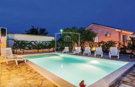 Murvica - Vila s bazenom i ugostiteljski objekt (konoba)! 730.000€, Zadar - Okolica, Maison