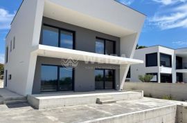 Istra, Medulin, moderna katnica sa panoramskim pogledom na more, 1.5 km od plaže, Medulin, Σπίτι