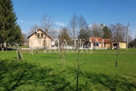 LUKSUZNA VILA S GRIJANIM BAZENOM I NATKRIVENOM TERASOM - 10 000 M2 ZEMLJIŠTA!, Gospić, Casa