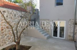 KAMENA KUĆA + STUDIO APARTMAN - PRIVLAKA, Privlaka, House