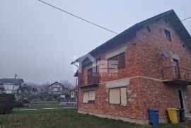 obiteljska kuća u Šenkovcu, Brdovec, Σπίτι