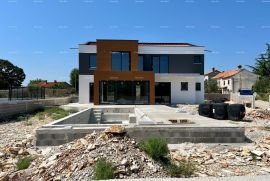 Kuća Prodajemo kuću u završnoj fazi gradnje, Juršići, Svetvinčenat, Famiglia