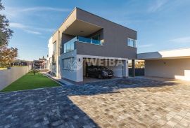 Istra, Šišan, prodaje se vrhunski opremljena moderna vila, 4 km od plaže, Ližnjan, Kuća