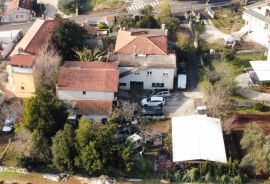 Kuća sa prostranom okućnicom 250 m od mora, Umag,okolica, Istra, Umag, Famiglia