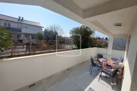 Sabunike - Apartmanska kuća s velikom okućnicom - 398000€, Privlaka, Haus