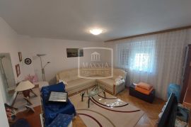 Sabunike - Apartmanska kuća s velikom okućnicom - 398000€, Privlaka, House