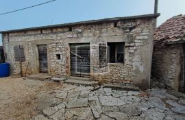 Poličnik - 3 kamene kućice za obnovu na zemljištu površine 363 m2! 50000€, Poličnik, Kuća