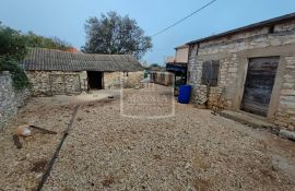 Poličnik - 3 kamene kućice za obnovu na zemljištu površine 363 m2! 50000€, Poličnik, Maison