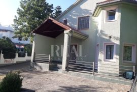 Prodaja kuće 5 km od centra Crikvenice  P+1  200 M2, Vinodolska Općina, Σπίτι