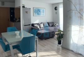 Malinska, otok Krk, prekrasan stan u prizemlju 60 m2, okućnica 40 m2, prodaja, Malinska-Dubašnica, Apartamento