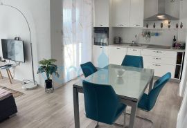 Malinska, otok Krk, prekrasan stan u prizemlju 60 m2, okućnica 40 m2, prodaja, Malinska-Dubašnica, Appartment