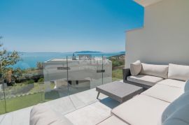 OPATUJA, POBRI-dvojna villa 250m2 s panoramskim pogledom na more i 2 bazena na krovu + okoliš 400m2, Opatija - Okolica, Maison
