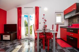 Lijepa apartmanska kuća na mirnoj lokaciji, Pula, Istra, Pula, Kuća
